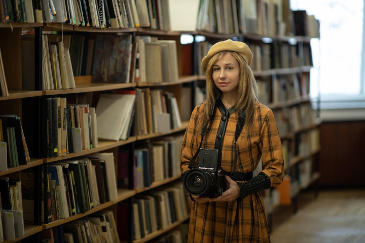 journalist camera reporting